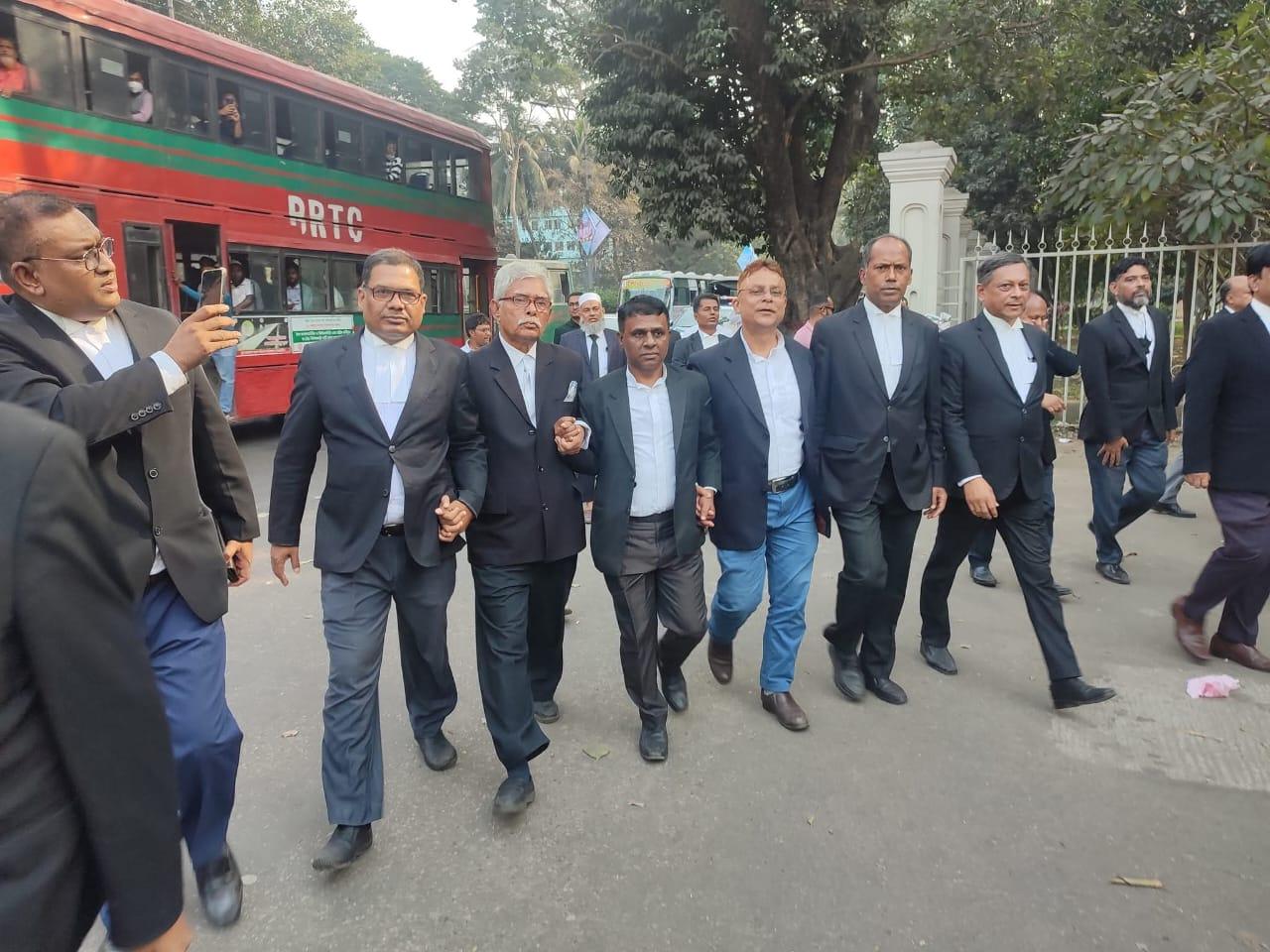 রাজনৈতিক ছবি ১১